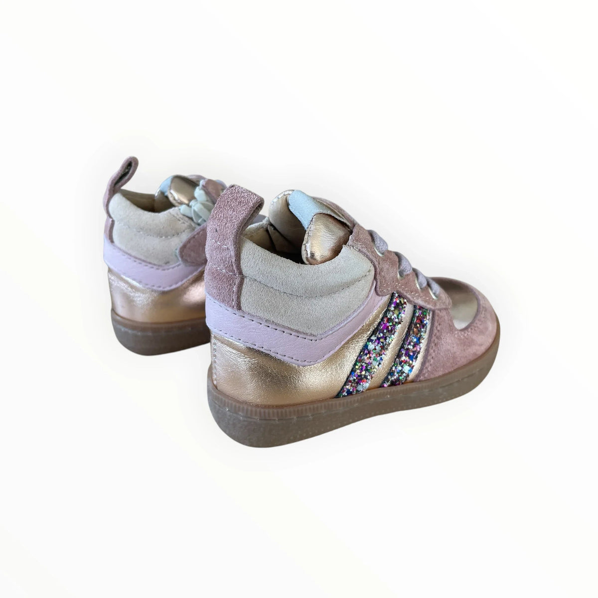 Pierrot Outlet kindersneakers in zachtroze suède en goud met kleurrijke glitterstrepen en vetersluiting