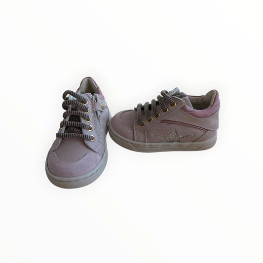 Pierrot Outlet roze leren en suède sneakers voor kinderen met rits, veters en glitterster.