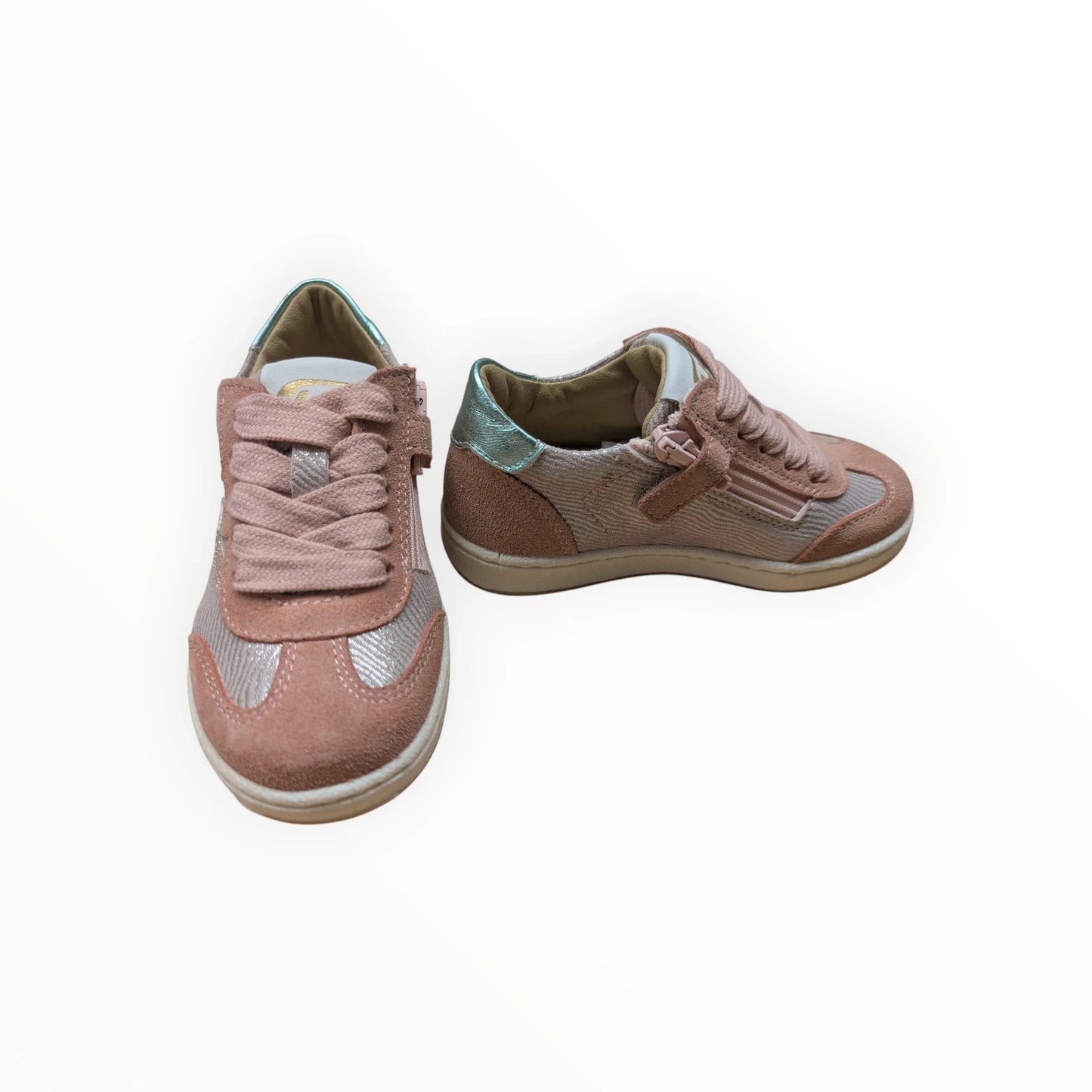 Pierrot Outlet roze suède sneakers voor kinderen met zilveren accenten, veters en rits. Metallic mintgroene details.