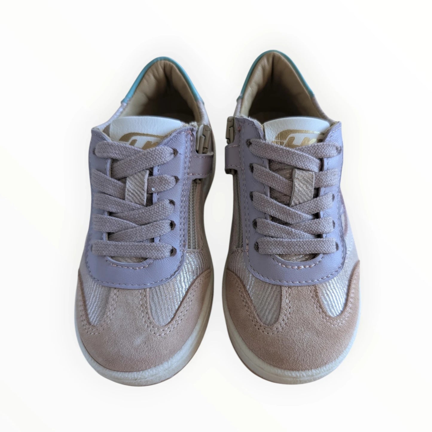Pierrot Outlet kindersneakers in roze suède en textiel met ritssluiting en veters. Metallic accenten.