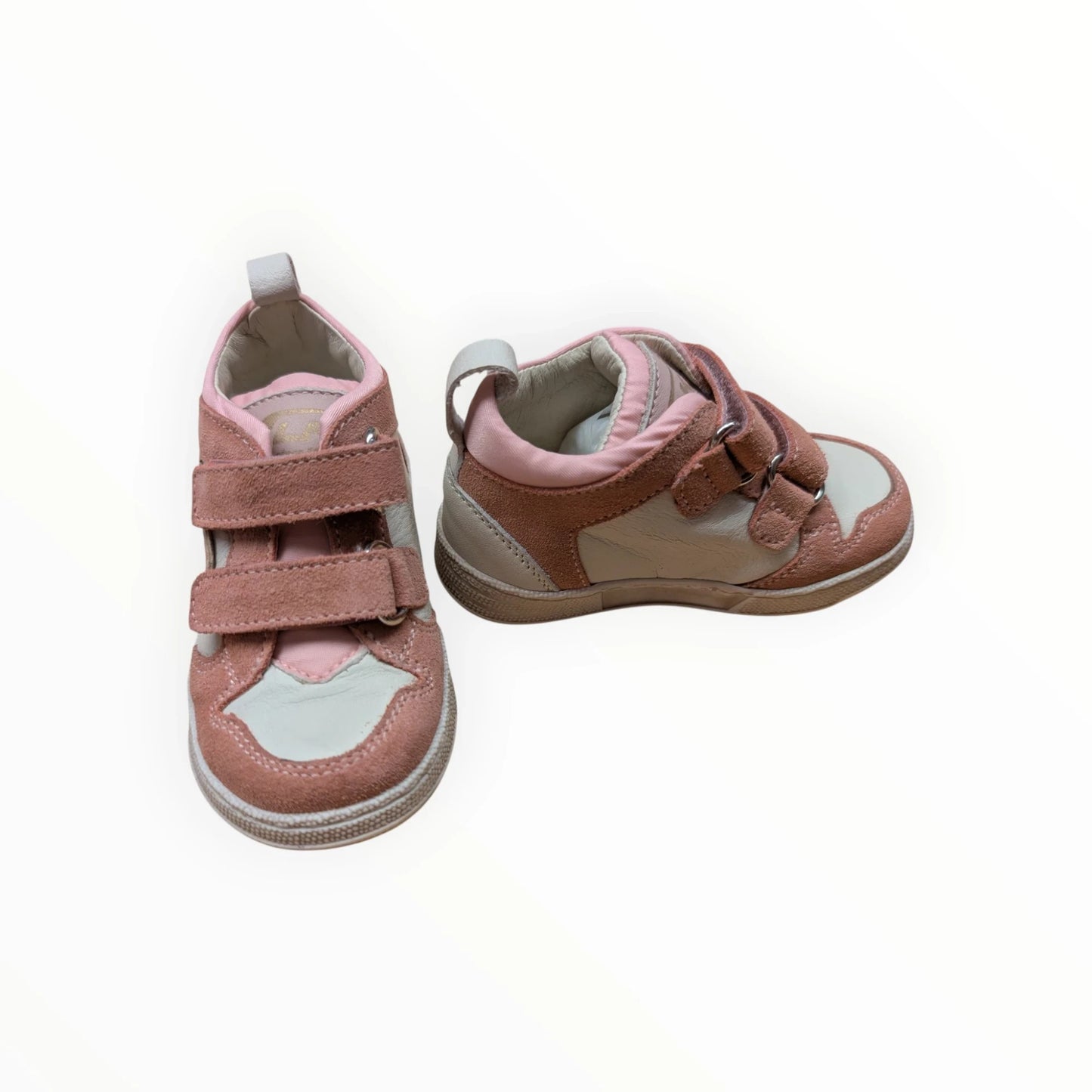 Pierrot Outlet roze suède en leren peutersneakers met klittenbandsluiting en crèmekleurige accenten.