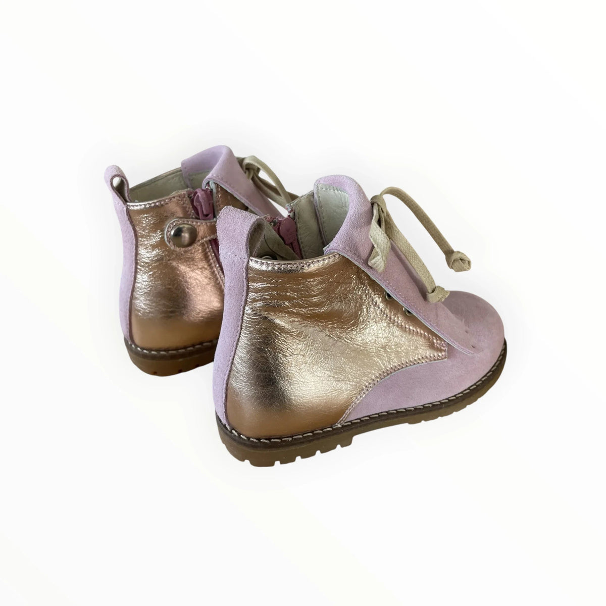 Pierrot Outlet roze suède enkellaarsjes voor kinderen met metallic gouden accenten en een handige ritssluiting.