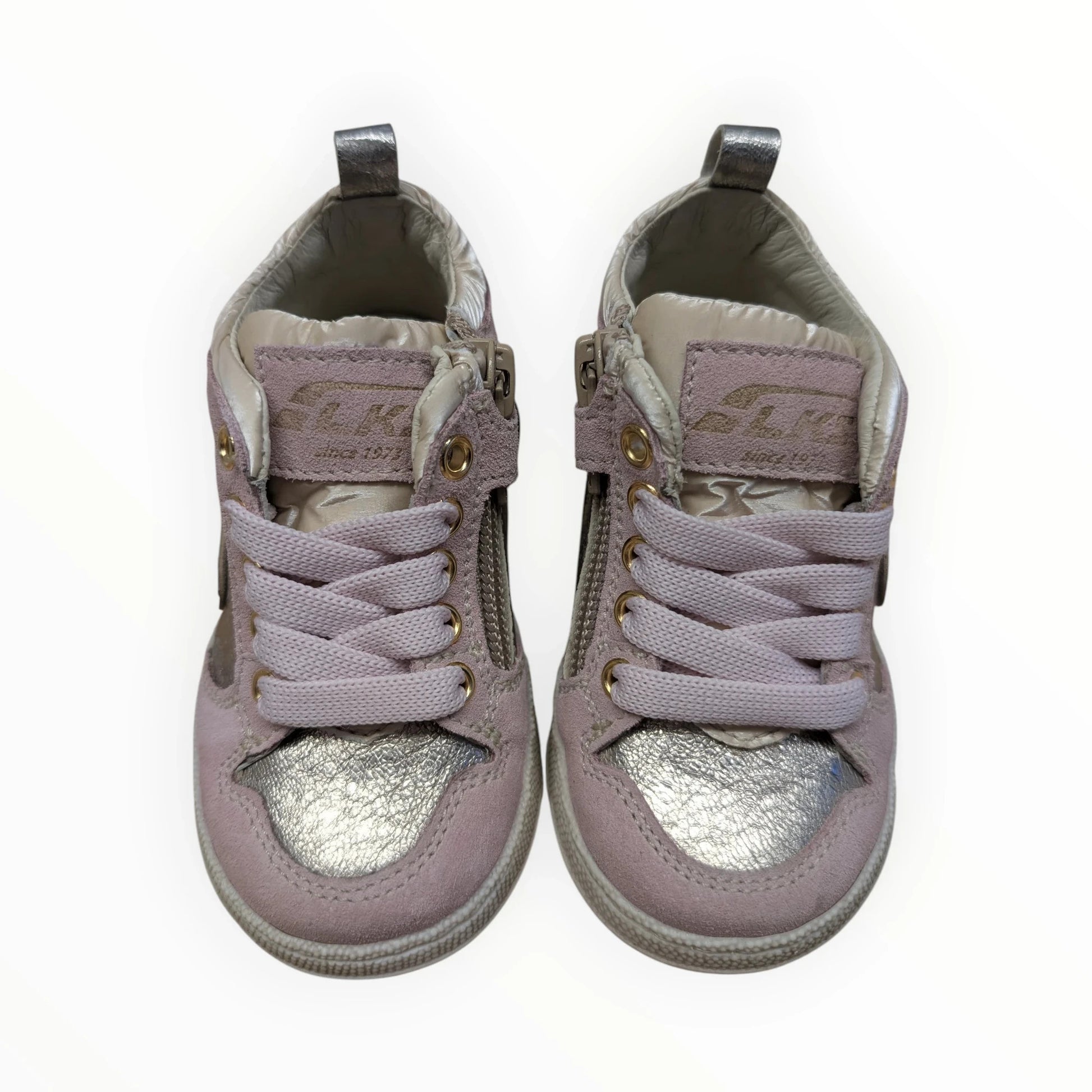 Pierrot Outlet roze suède kindersneakers met zilveren accenten, veters en rits