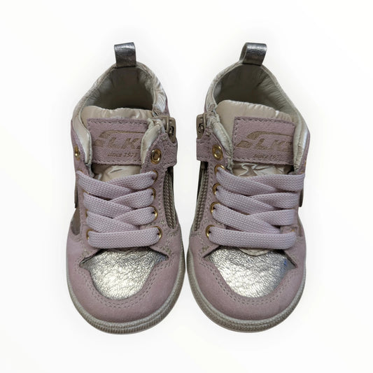 Pierrot Outlet roze suède kindersneakers met zilveren accenten, veters en rits