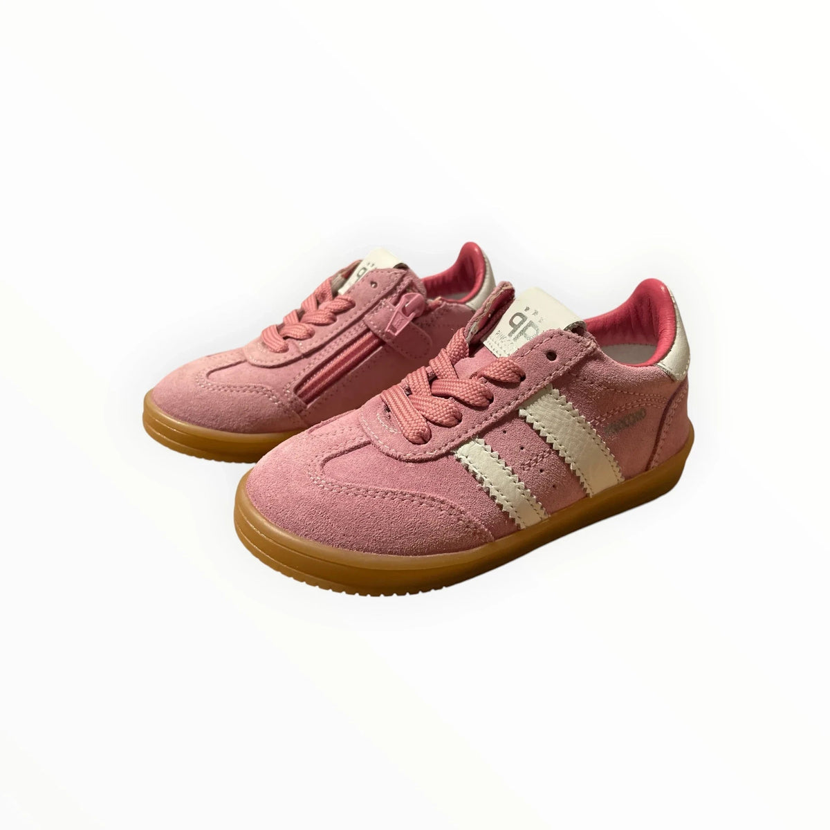 Pierrot Outlet roze suède kindersneakers met witte strepen, veters en handige ritssluiting op een bruine rubberen zool.