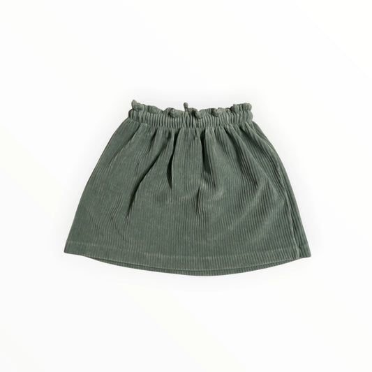 Pierrot Outlet saliegroene corduroy rok met elastische tailleband en geplooide details voor een comfortabele pasvorm