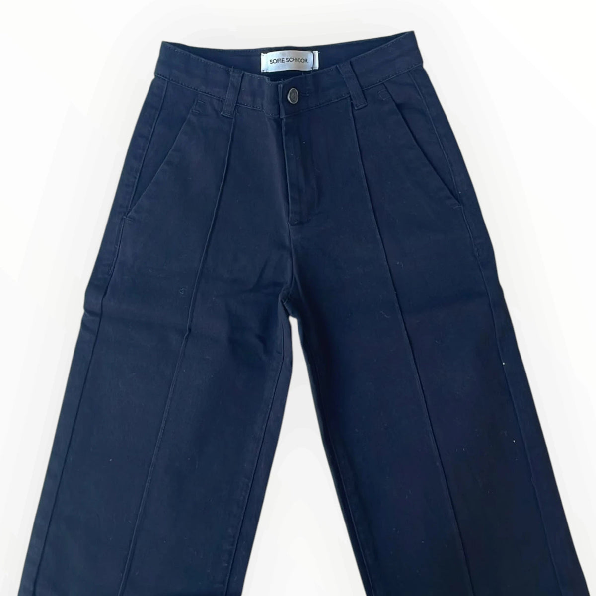 Pierrot Outlet SOFIE SCHNOOR donkerblauwe broek met wijde pijpen, katoenmix met stiknaden en steekzakken.