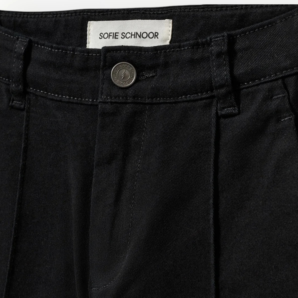 Pierrot Outlet zwarte Sofie Schnoor broek met hoge taille, knoopsluiting en opvallende stiksels