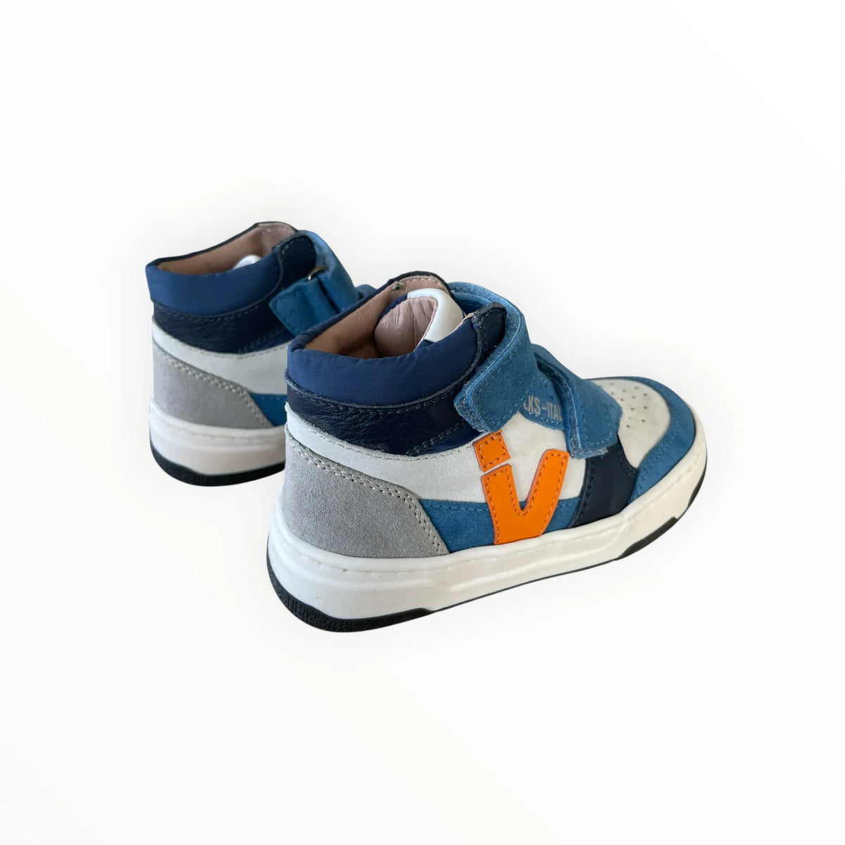 Pierrot Outlet sportieve kindersneakers in blauw, wit en grijs leer met oranje accenten en handige klittenbandsluiting