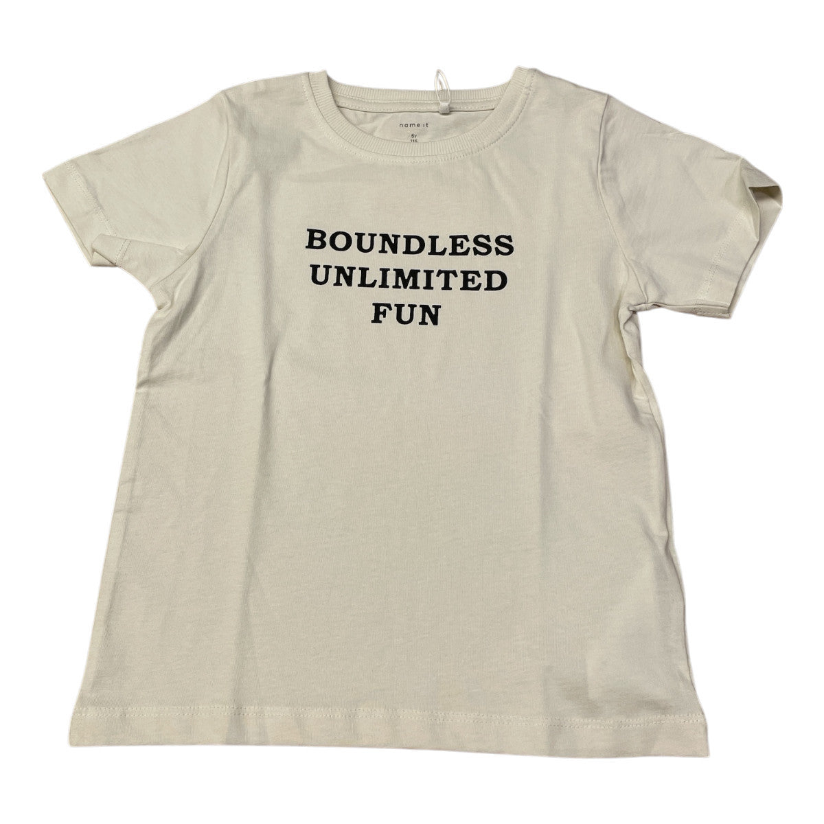 Pierrot Outlet off-white katoenen T-shirt met korte mouwen en tekstprint 'BOUNDLESS UNLIMITED FUN'.
