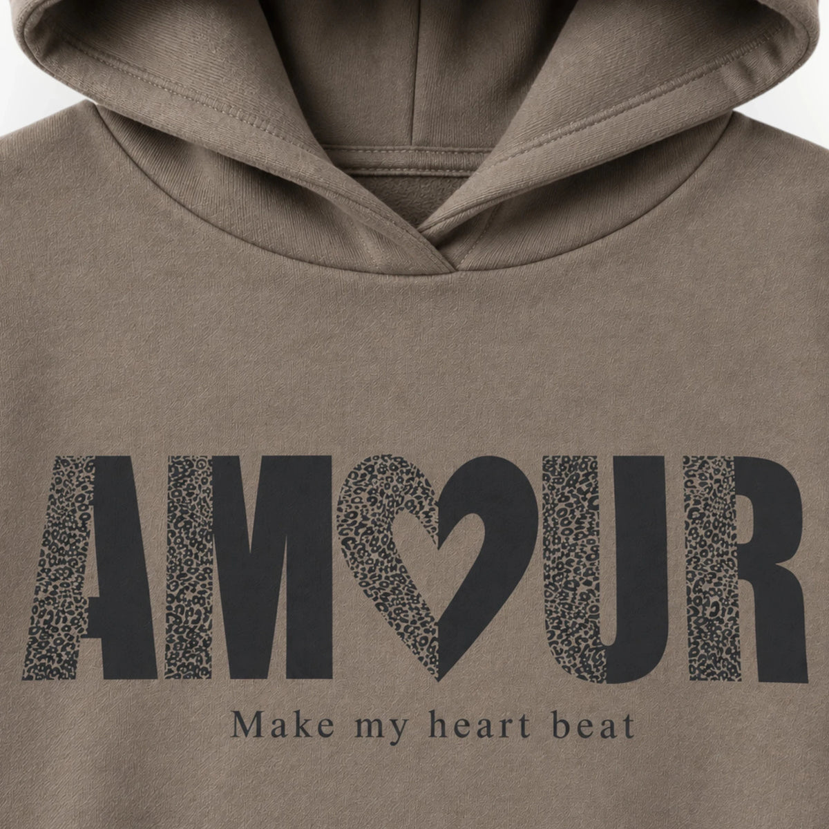 Pierrot Outlet taupekleurige hoodie met AMOUR tekstprint in luipaardpatroon en hartvormig detail op de borst