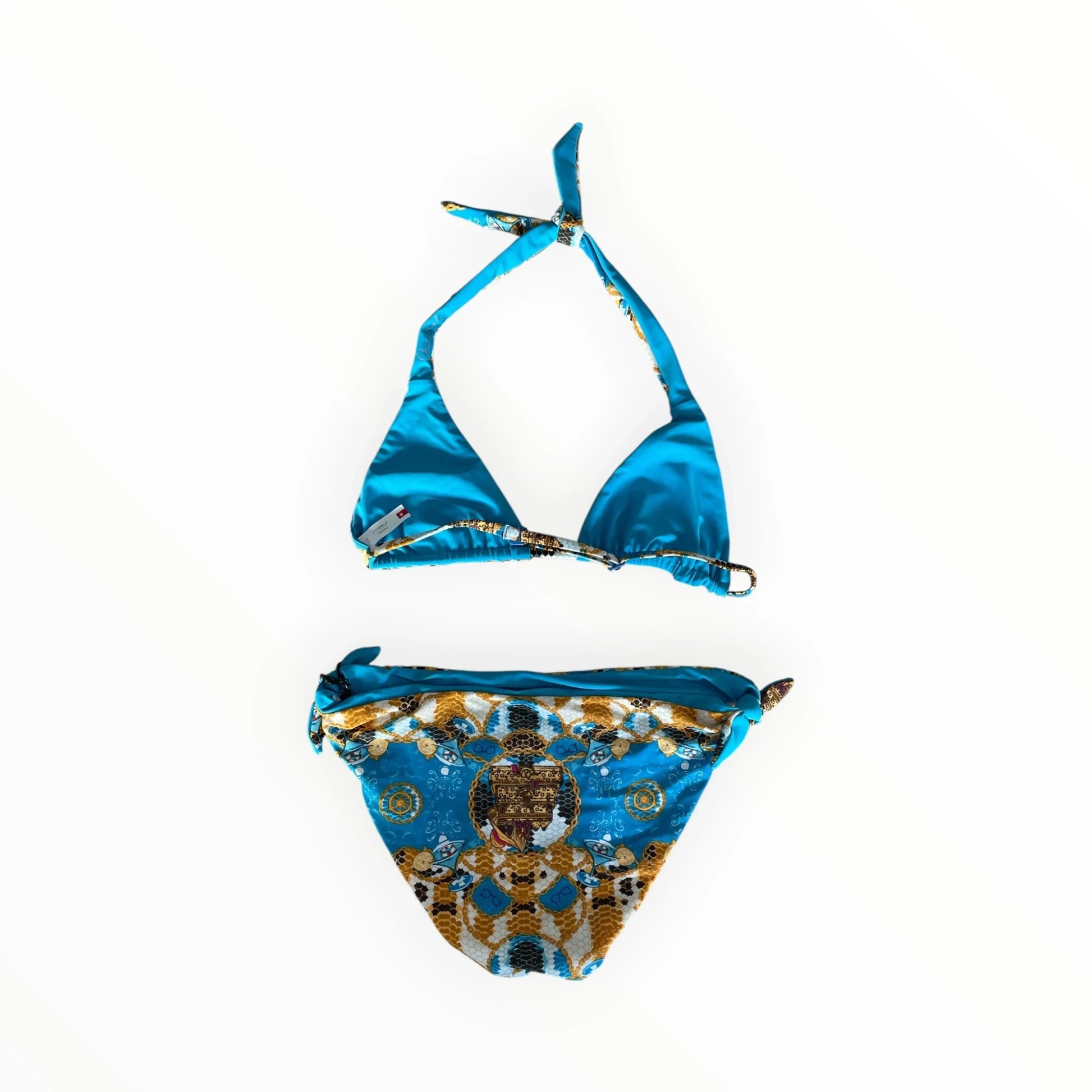 Pierrot Outlet tweedelige bikini met blauwe triangel-top en broekje met barok patroon in goud en zwart.