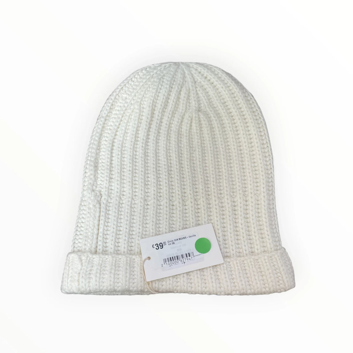Pierrot Outlet vanillekleurige geribde gebreide wintermuts met klassieke omslag voor extra warmte en een comfortabele pasvorm.