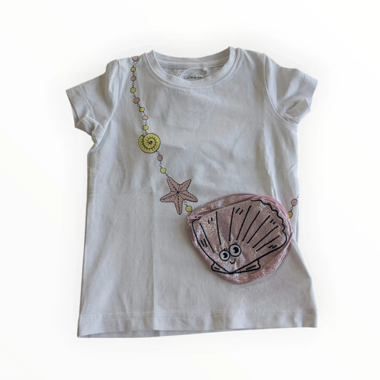 Pierrot Outlet wit katoenen T-shirt voor meisjes met schelp-applicatie, ketting en sterrenprint. Zomerse maritieme look.