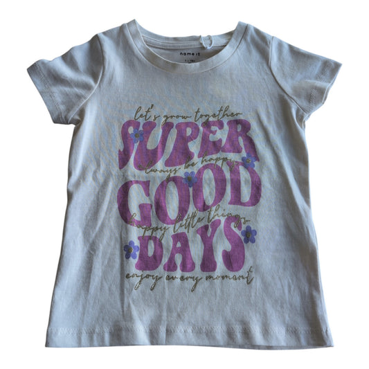 Pierrot Outlet wit katoenen T-shirt voor meisjes met ronde hals en korte mouwen. Met tekst 'SUPER GOOD DAYS' in paars en goud.