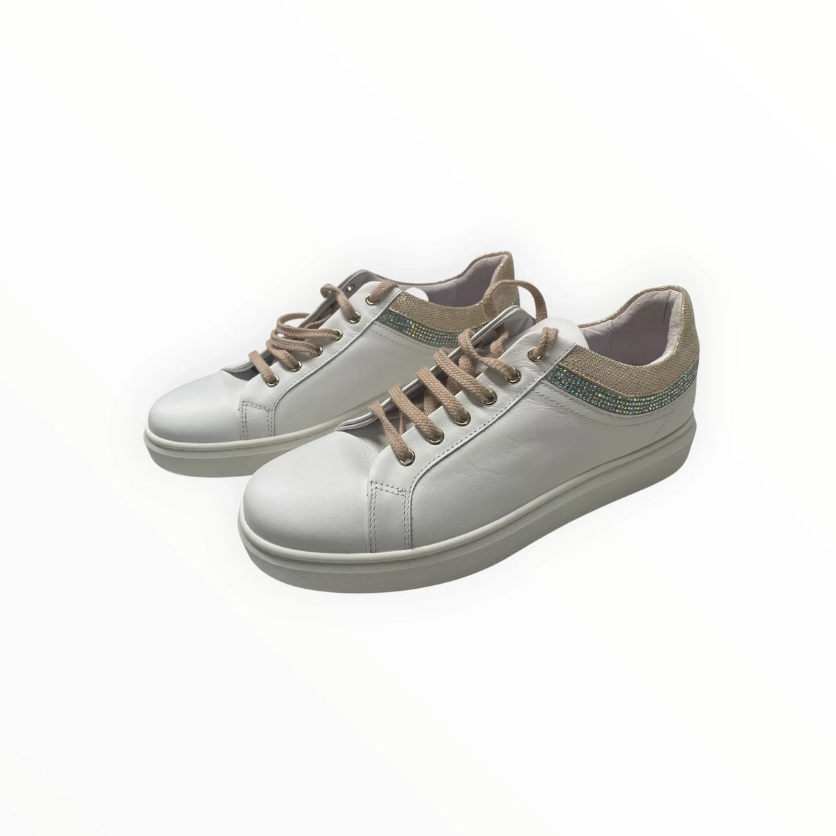 Pierrot Outlet witte dames sneakers met gouden accenten en strass-steentjes voor een stijlvolle en comfortabele look.