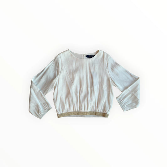 Witte Pierrot Outlet damesblouse met lange mouwen en een feestelijke gouden band aan de onderzijde.