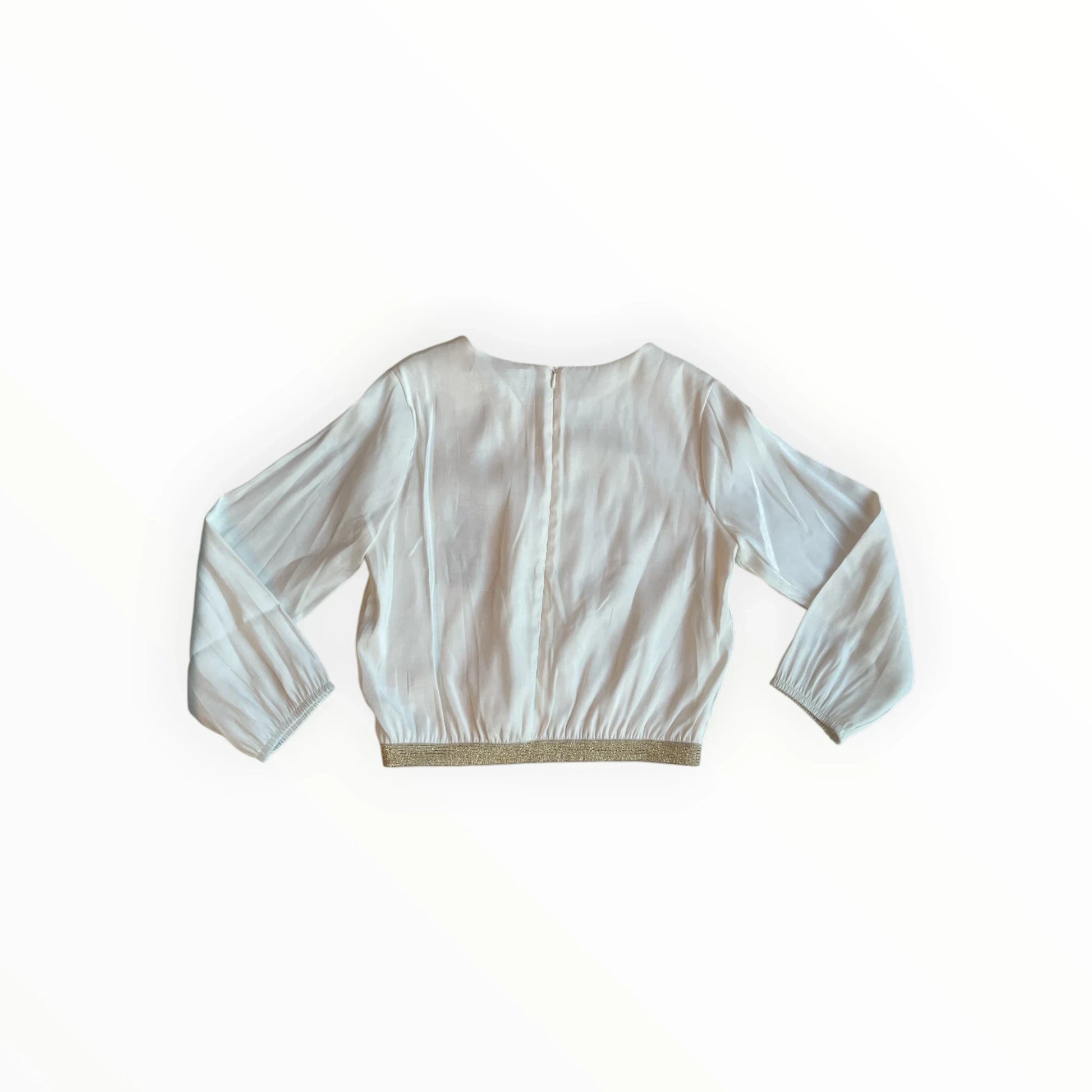 Witte Pierrot Outlet damesblouse met lange mouwen, elastische boorden en een feestelijke gouden band aan de onderzijde.