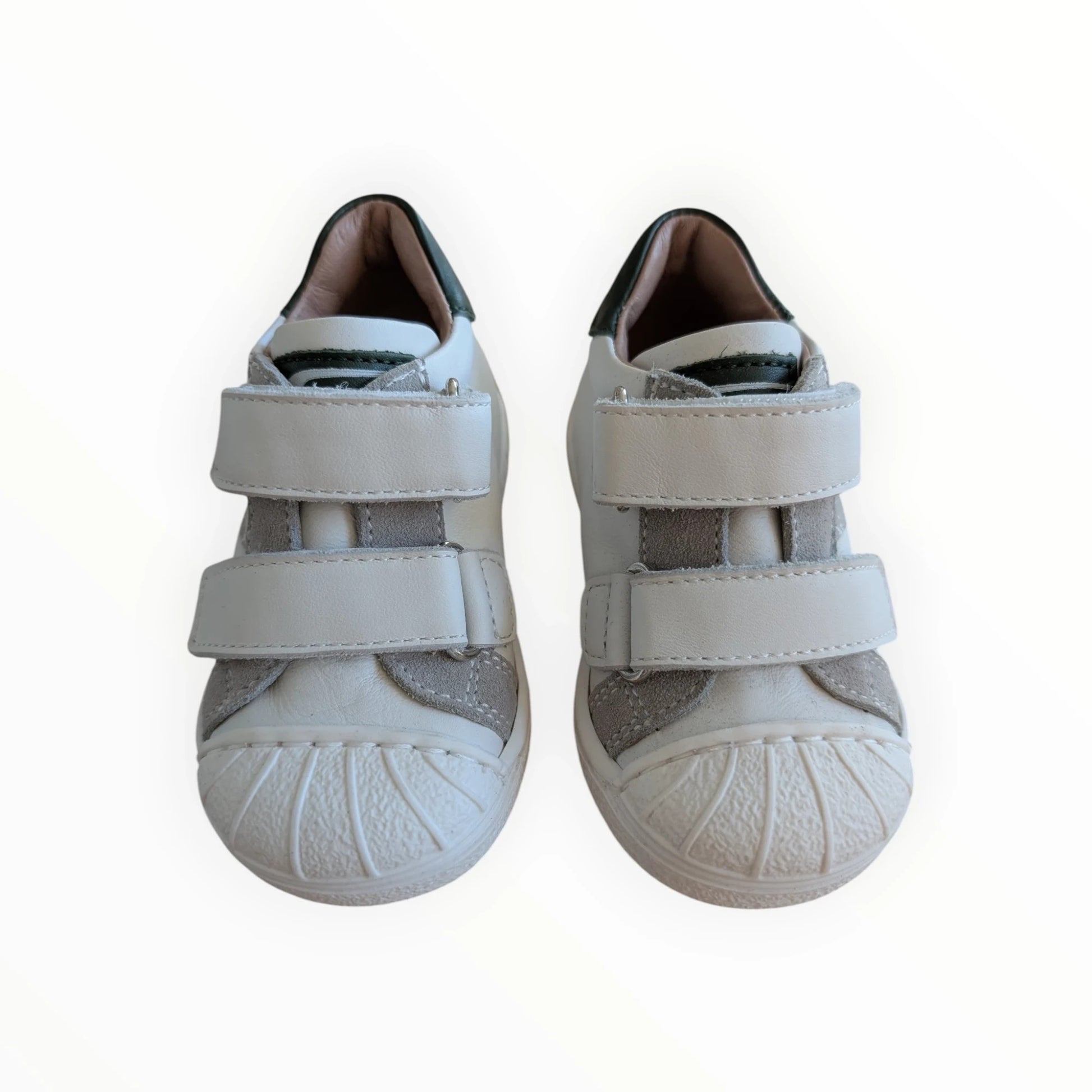 Pierrot Outlet witte leren kindersneakers met dubbele klittenbandsluiting en rubberen neus.