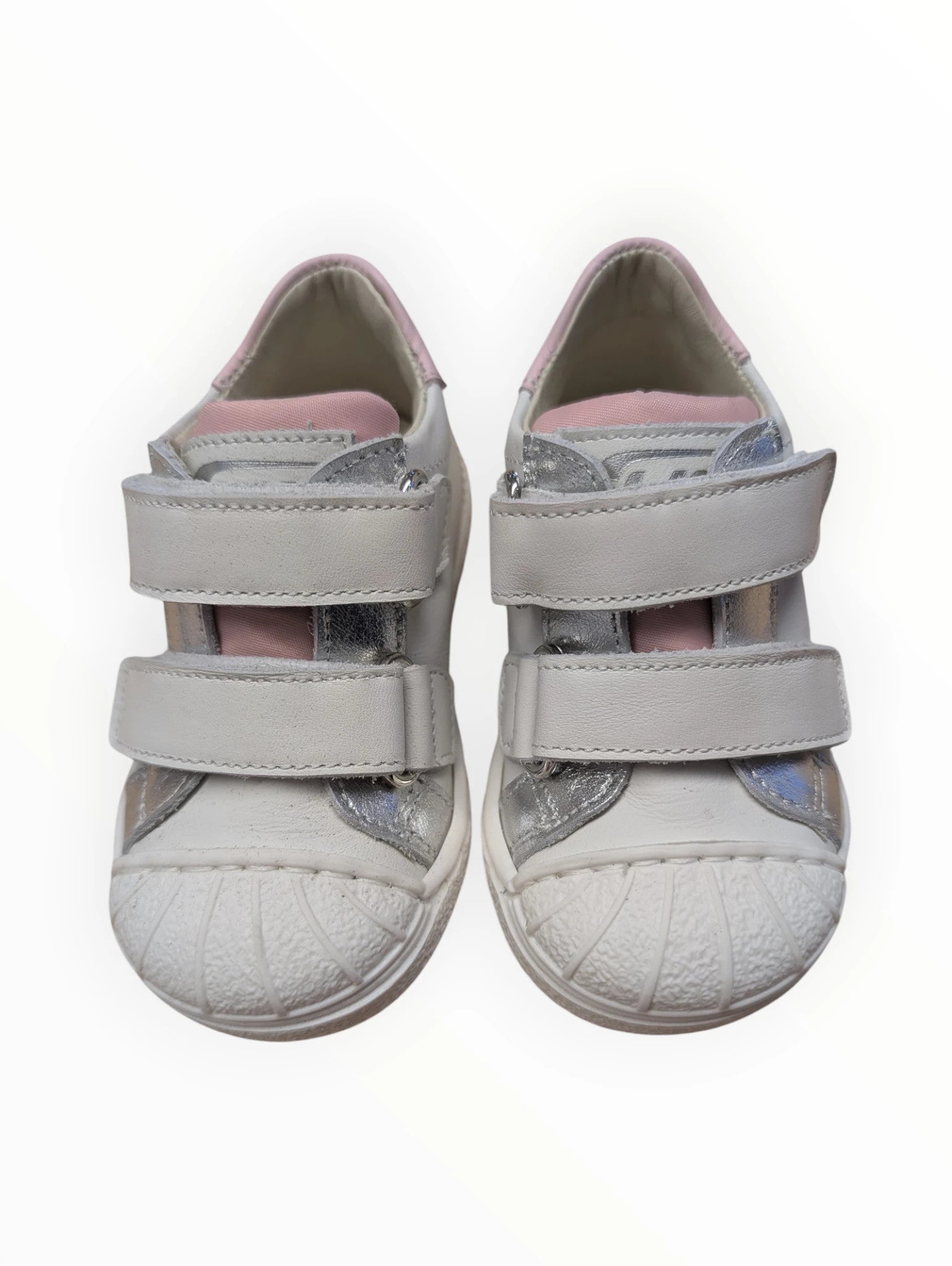 Pierrot Outlet witte kindersneakers met klittenbandsluiting, roze en zilveren accenten, flexibele zool.