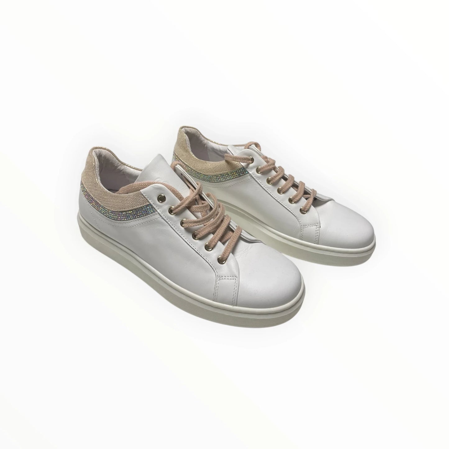 Pierrot Outlet witte leren damessneakers met veters, glinsterende hielaccenten en goudkleurige details.