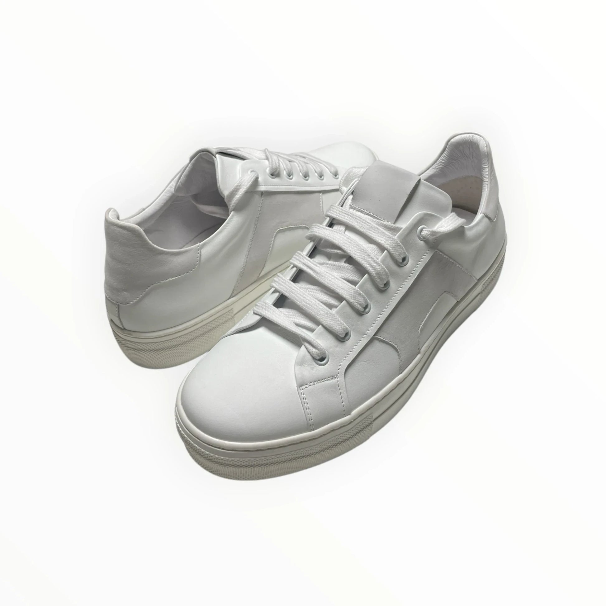 Pierrot Outlet witte leren sneakers met veters en een minimalistisch design voor dames en heren.
