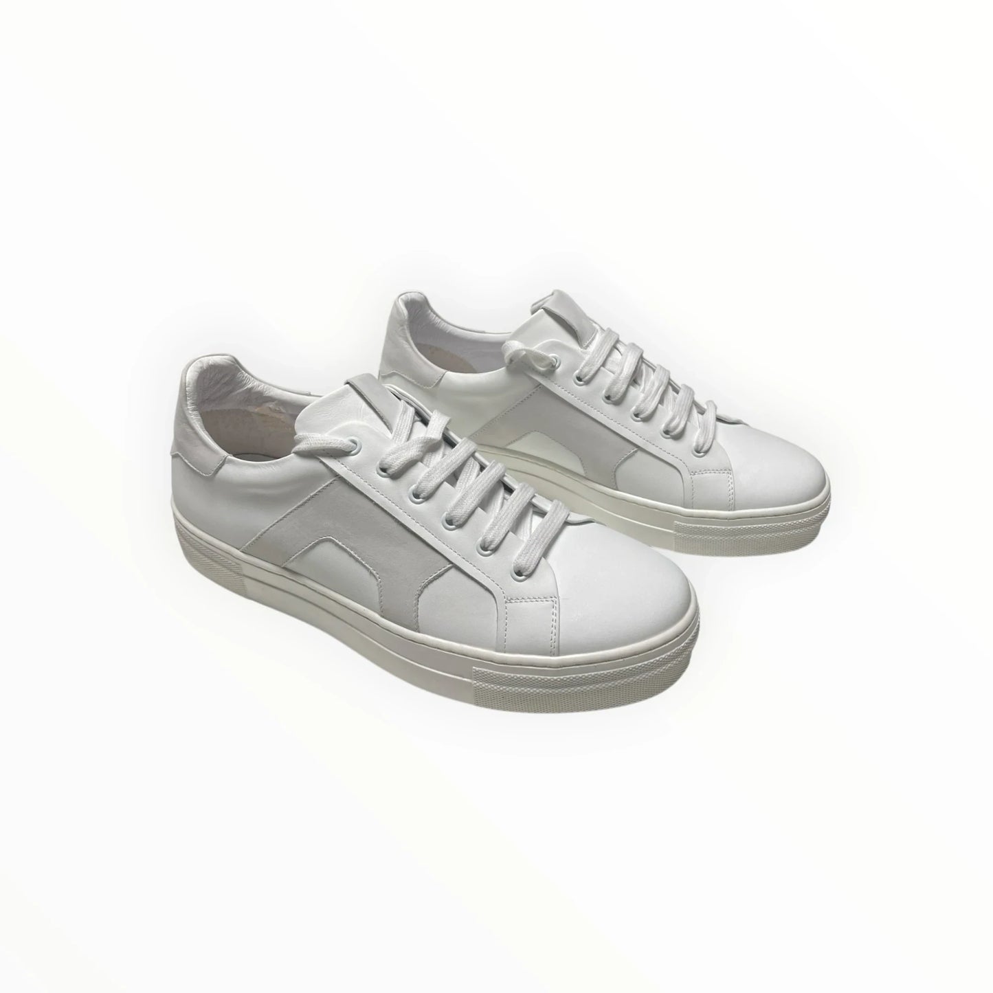 Pierrot Outlet witte leren veterschoenen met minimalistisch design en stevige zool voor dames en heren