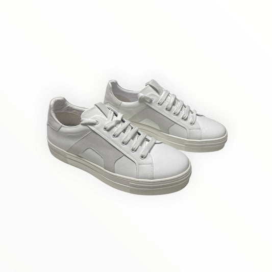 Pierrot Outlet witte leren veterschoenen met minimalistisch design en stevige zool voor dames en heren