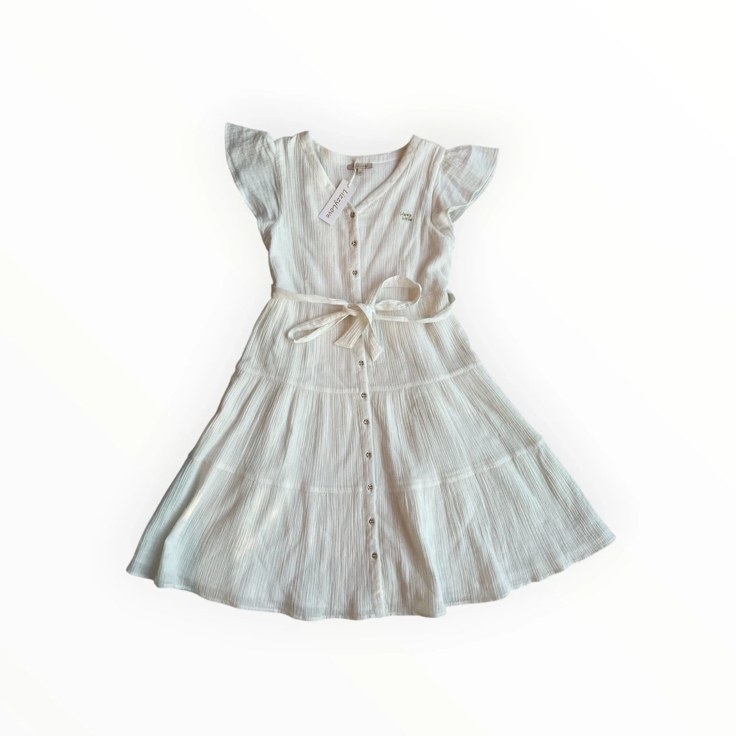 Witte LizzyLove meisjesjurk met knoopsluiting, vlindermouwen, strikceintuur en gelaagde rok bij Pierrot Outlet.
