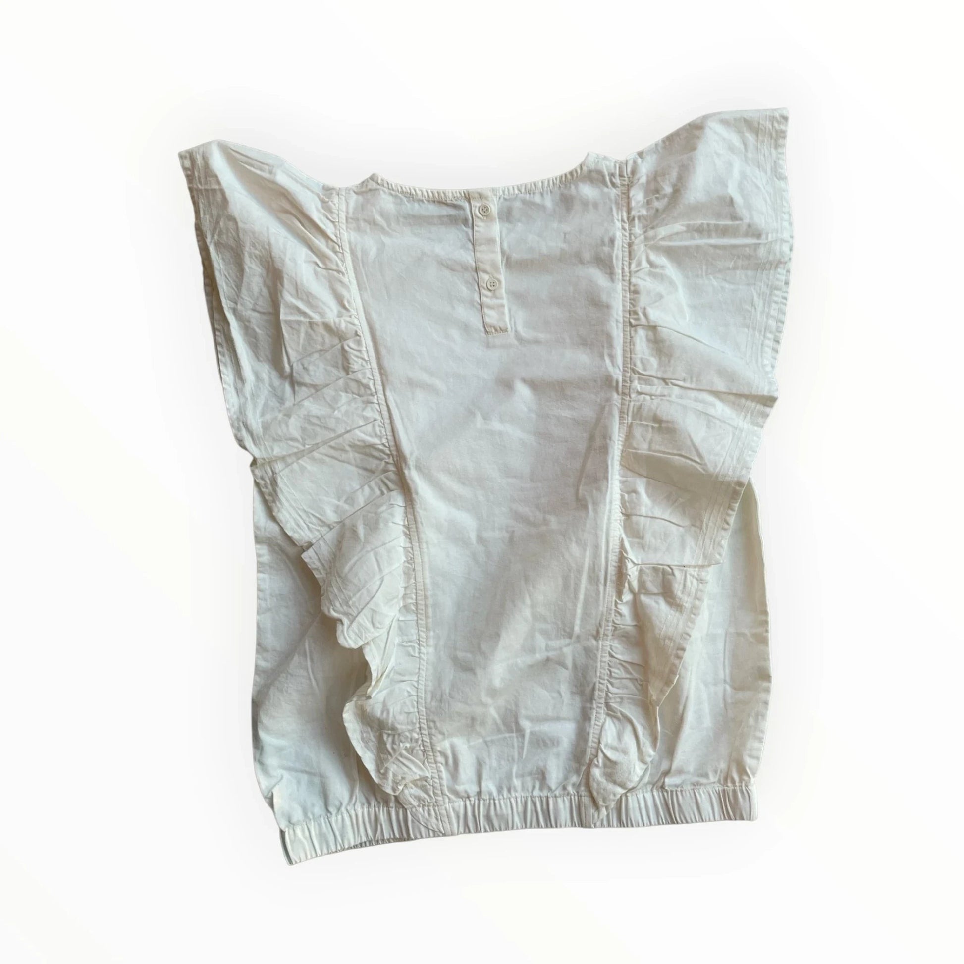 Witte mouwloze Moulinette Soeurs blouse met ruches en knoopsluiting op de rug, verkrijgbaar bij Pierrot Outlet.