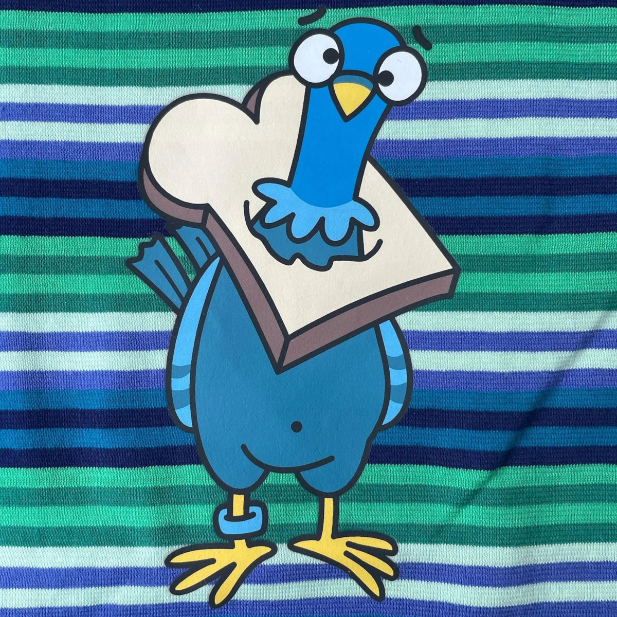 Pierrot Outlet Woody pyjamashirt met blauwe duif met boterham print op groen en blauw gestreepte katoenen stof