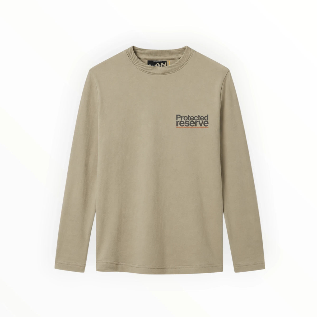 Pierrot Outlet zandkleurig shirt met lange mouwen, ronde hals en subtiele grafische print op de borst van zacht katoen