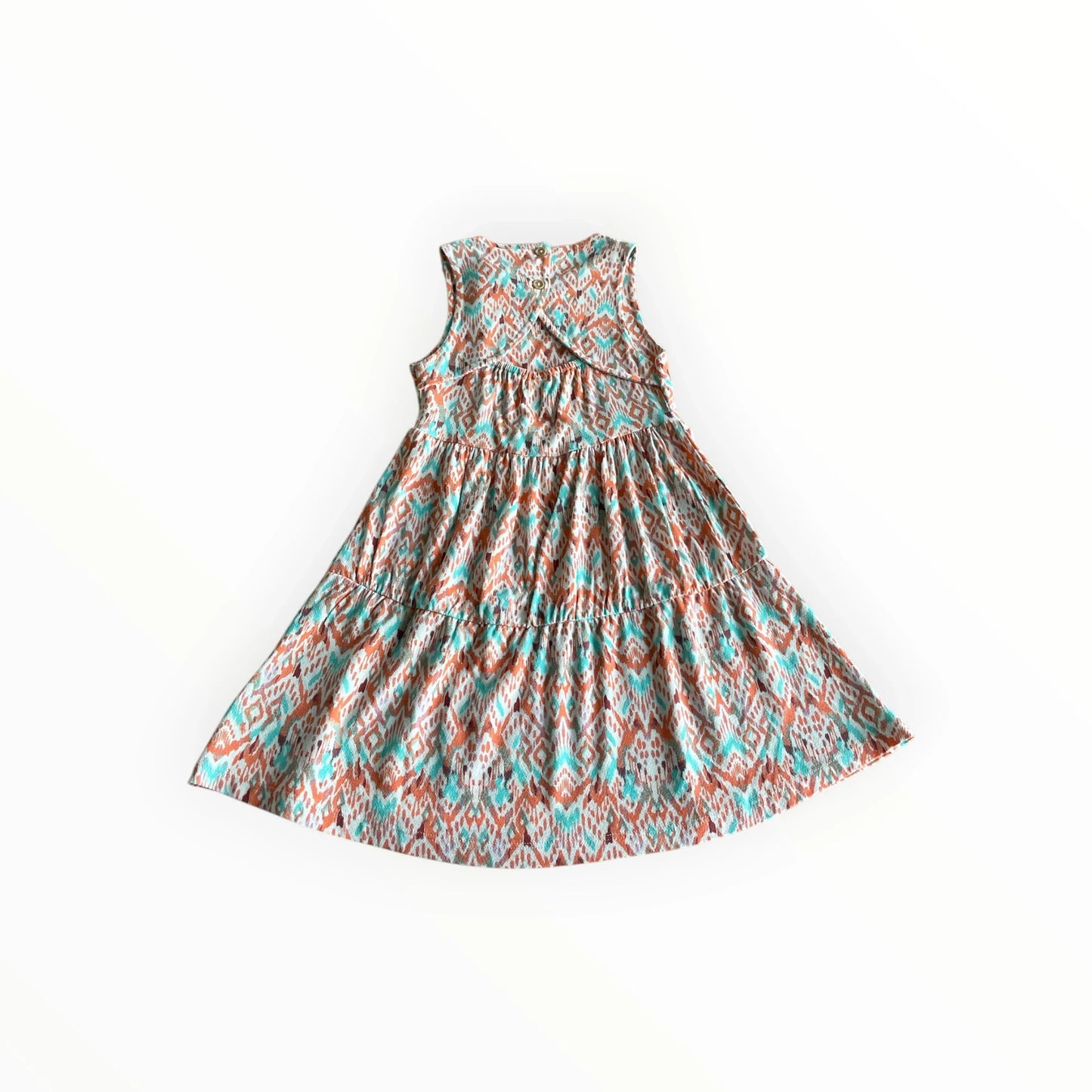 Pierrot Outlet zomerjurk met gelaagde rok in oranje, turquoise en wit met etnische print. Mouwloos, ronde hals.
