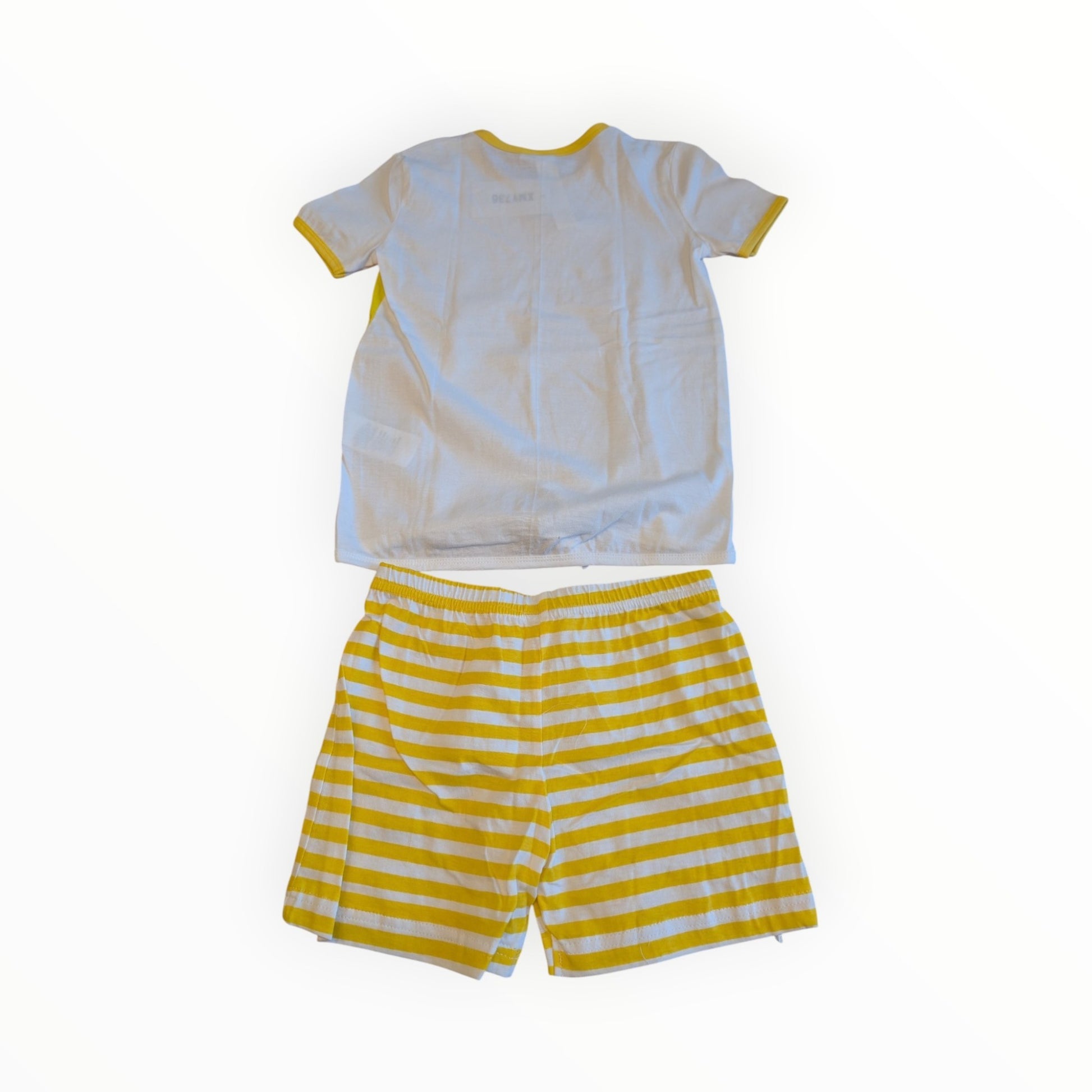 Pierrot Outlet zomerse pyjamaset voor kinderen met wit T-shirt en geel-wit gestreepte short met elastische tailleband