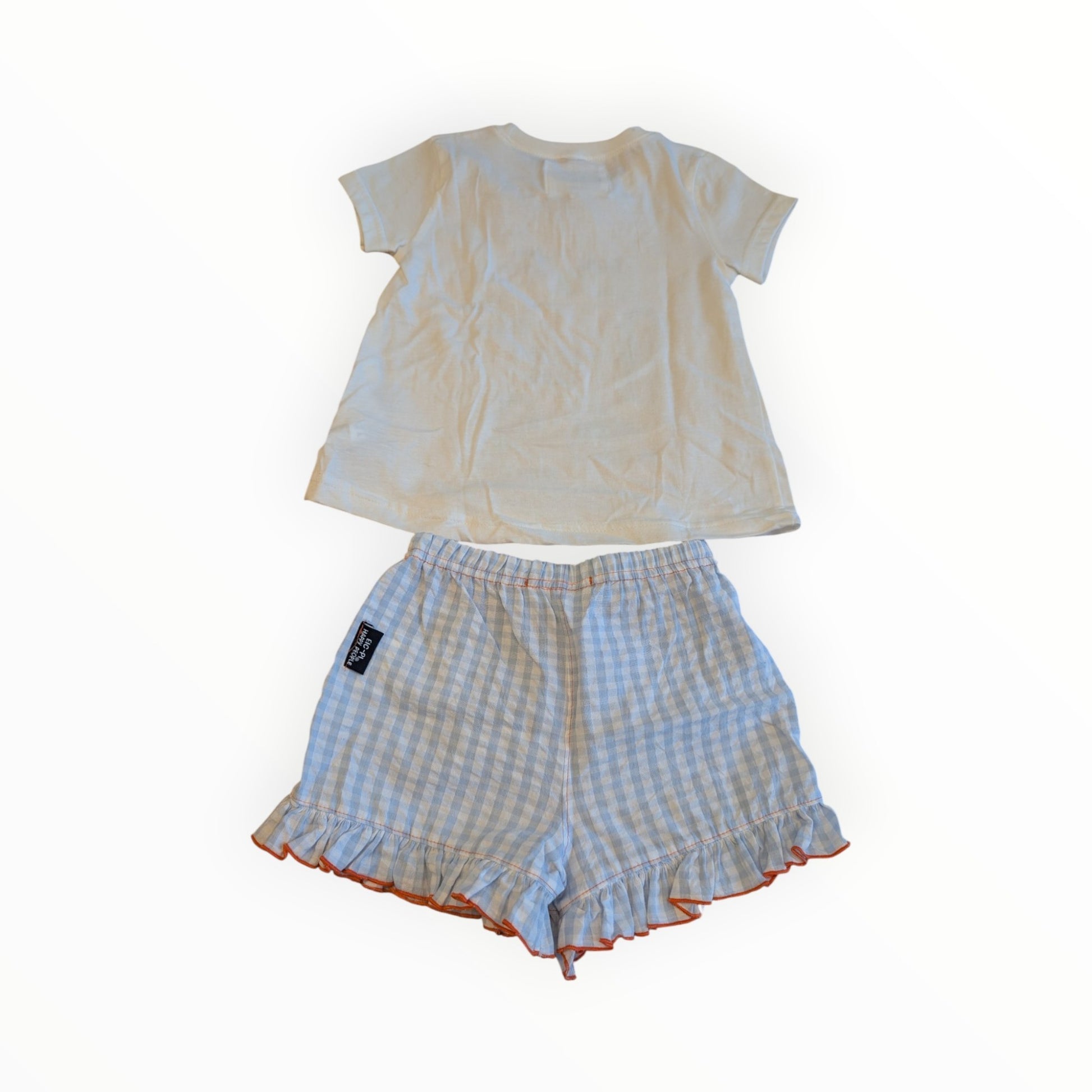 Pierrot Outlet zomerse set met wit T-shirt en lichtblauw geruit broekje met ruches en oranje accenten voor kinderen
