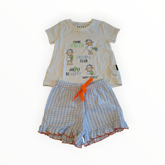 Pierrot Outlet zomerse set met wit T-shirt met schaapjesprint en lichtblauw geruit broekje met oranje strik en ruches