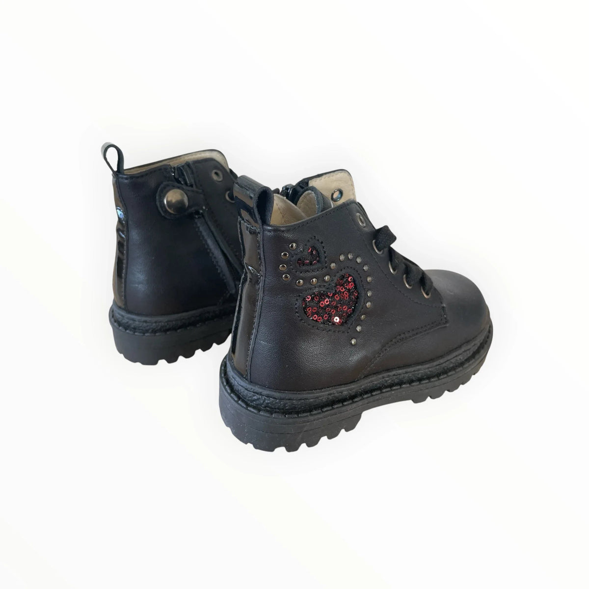 Pierrot Outlet zwarte kinder enkellaarsjes met hartjes van pailletten, studs, veters en een stevige profielzool