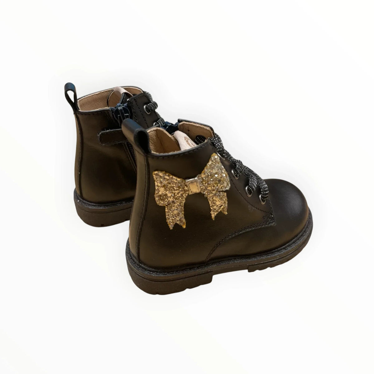 Pierrot Outlet zwarte kinder enkellaarsjes met glinsterende strik, veters en ritssluiting voor een stoere look.