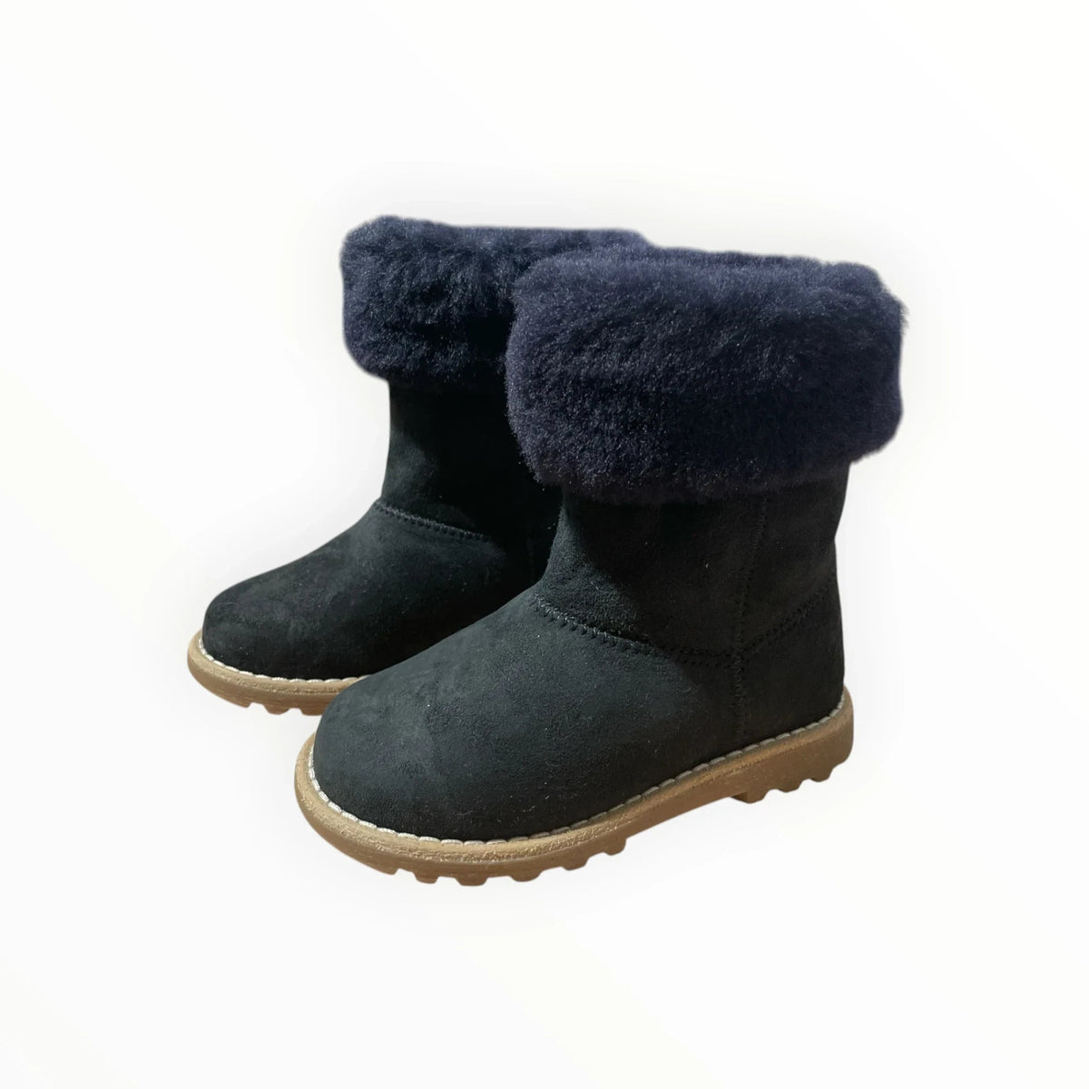 Pierrot Outlet zwarte kinderwinterlaarzen met suède-look en donkerblauwe imitatiebont voering en robuuste zool.