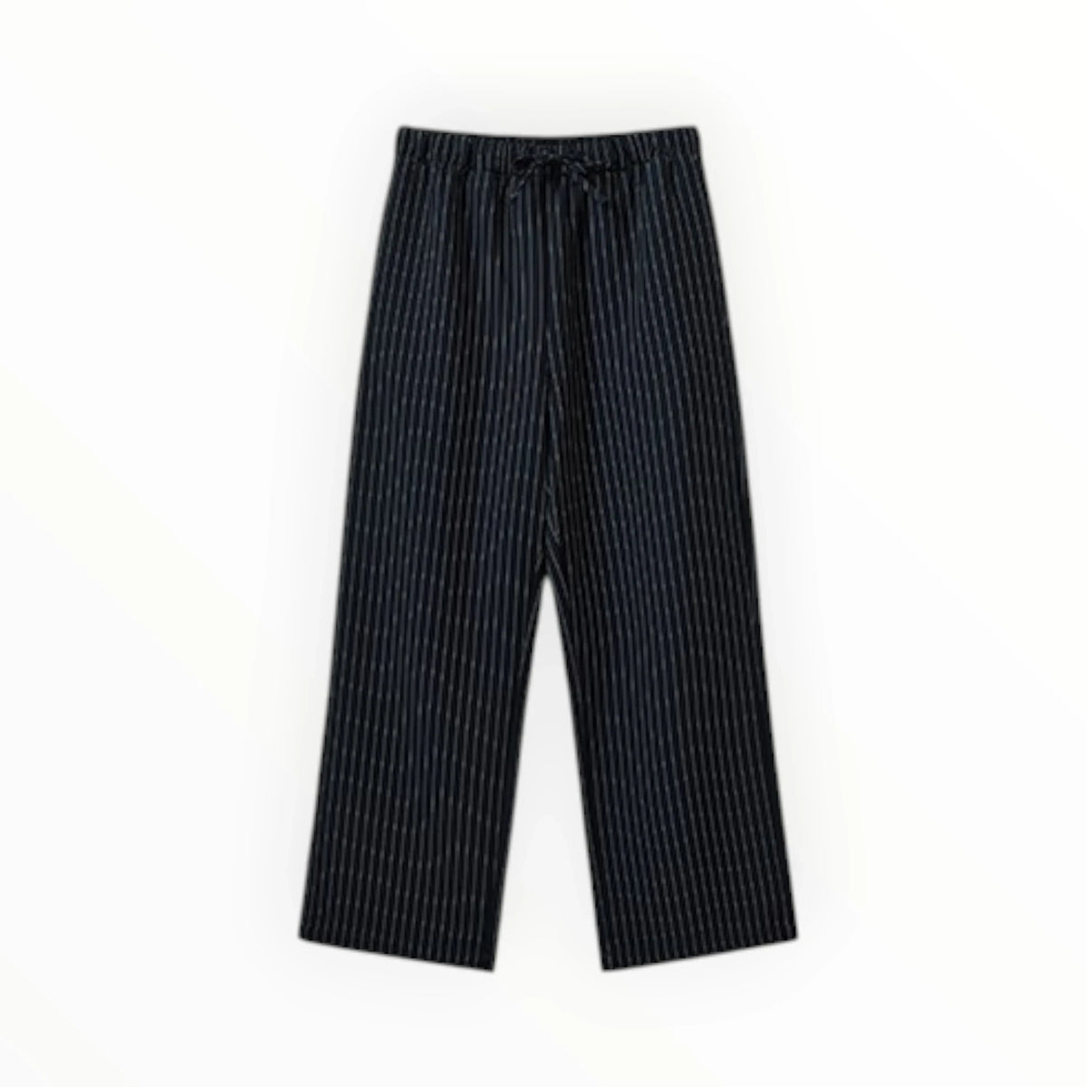 Pierrot Outlet zwarte pantalon met witte krijtstrepen, elastische tailleband met trekkoord en rechte pasvorm.