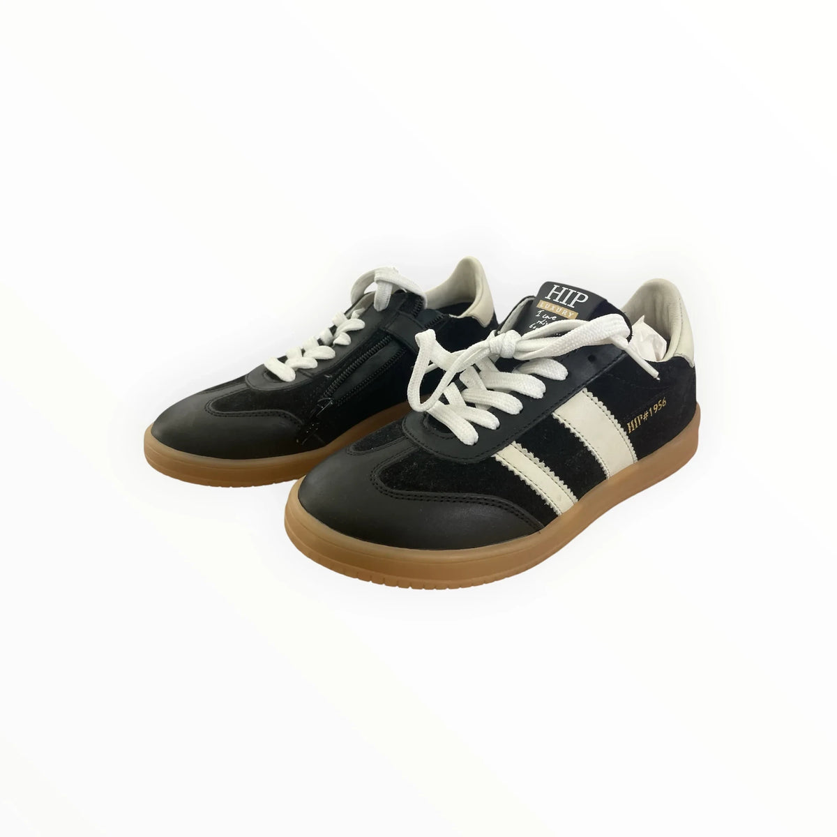 Pierrot Outlet HIP zwarte suède en leren sneakers met witte strepen, veters en gum-zool voor een retro look.
