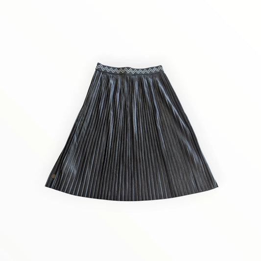 Pierrot Outlet zwarte plooirok met reptielenprint en elastische band met geometrisch patroon.
