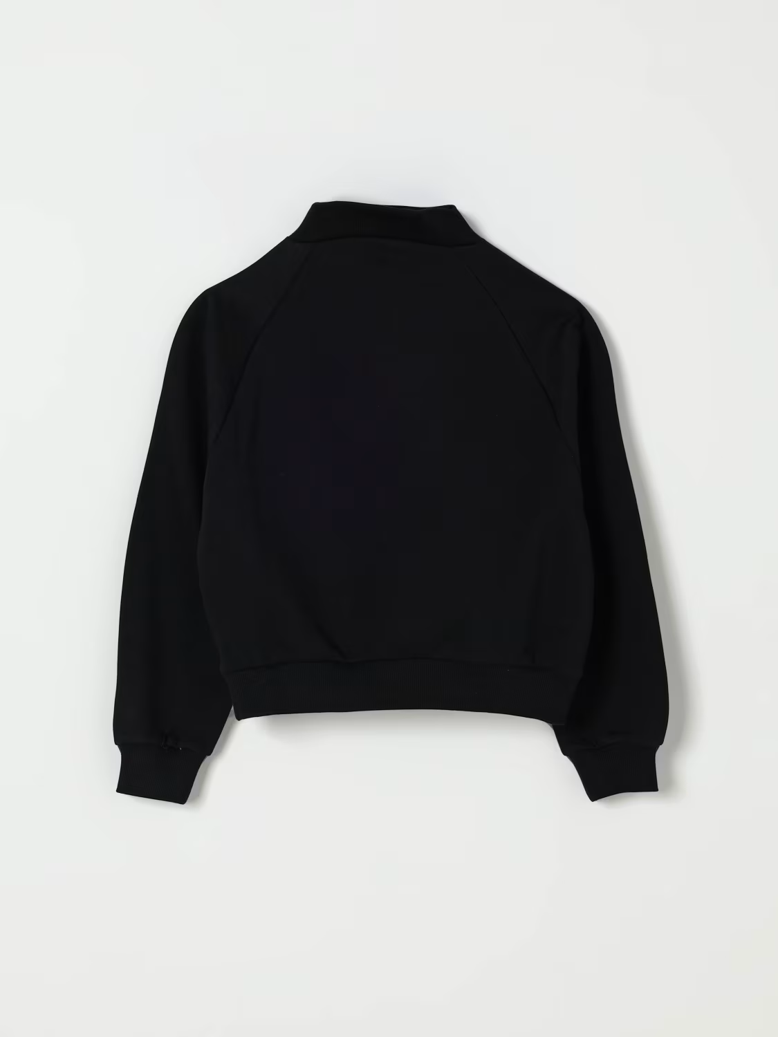 Pierrot Outlet zwarte sweater met opstaande kraag en raglanmouwen, achterkant gezien op een witte achtergrond.