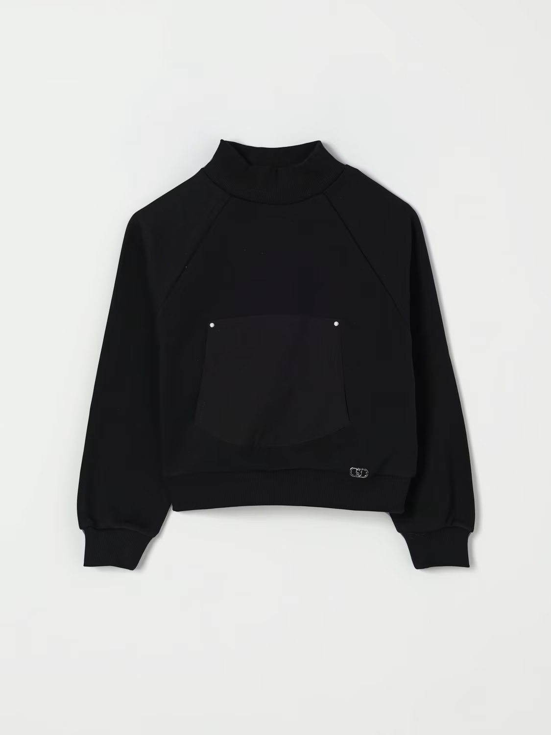 Pierrot Outlet zwarte sweater met opstaande kraag, raglanmouwen en een contrasterende voorzak in een modern design.