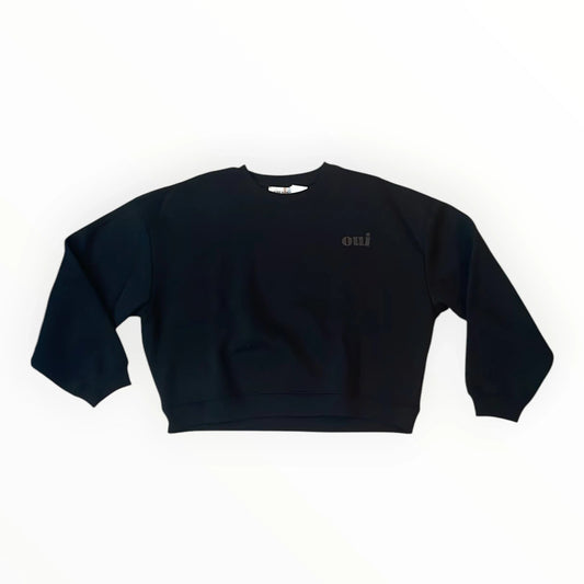 Pierrot Outlet zwarte sweater met ronde hals en subtiele 'oui' tekst op de voorzijde in een comfortabele pasvorm.