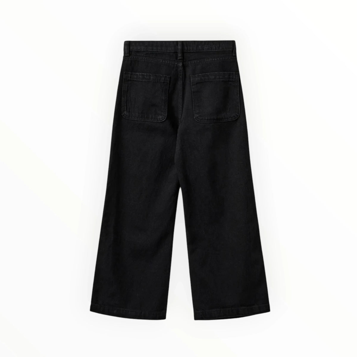 Pierrot Outlet SOFIE SCHNOOR zwarte denim broek met wijde pijpen en opgestikte achterzakken op een witte achtergrond