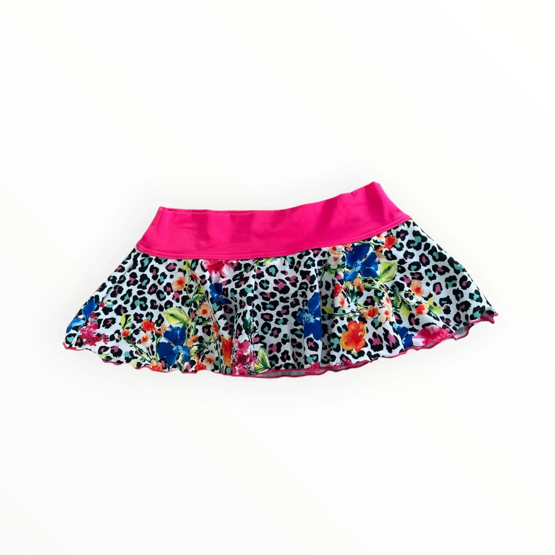 Pierrot Outlet sportief zwemrokje met luipaardprint, bloemen en felroze tailleband van sneldrogend materiaal.
